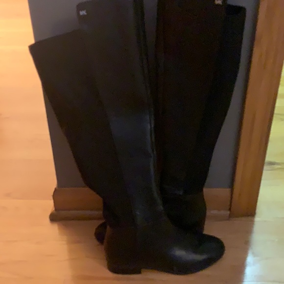 Worn once Michael kors boots love them bought a 5/12 needed 6 - Picture 1 of 3